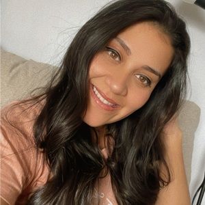 Meet your Posher, Ana